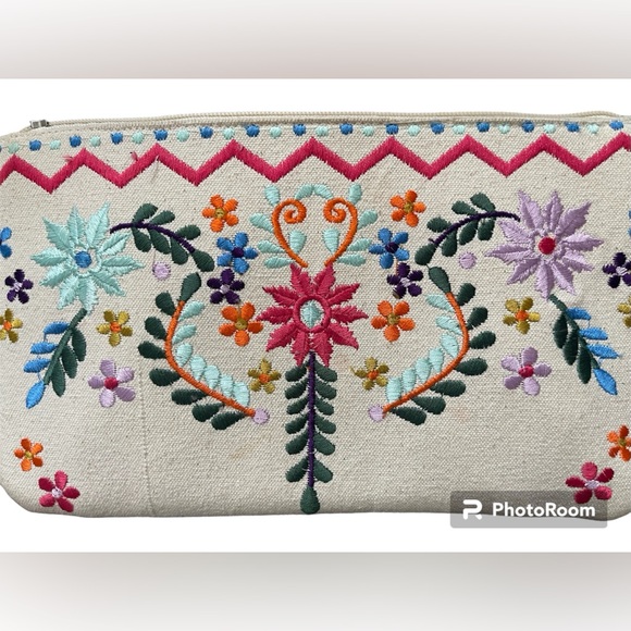 2 Chic embroidered pom tassel clutch - Picture 2 of 6